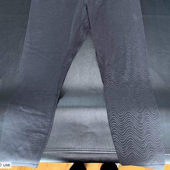 Women's Black Patterned Lululemon Leggings - Picture 2 of 5